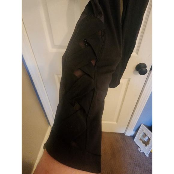 Lululemon‎ Womens Criss Cross Mesh Leggings Sz 4 Black Yoga Activewear - Picture 4 of 7